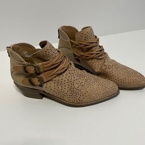 Blowfish Malibu Women Tan Cutout Ankle Boots Buckle Straps Side Zip Size 7